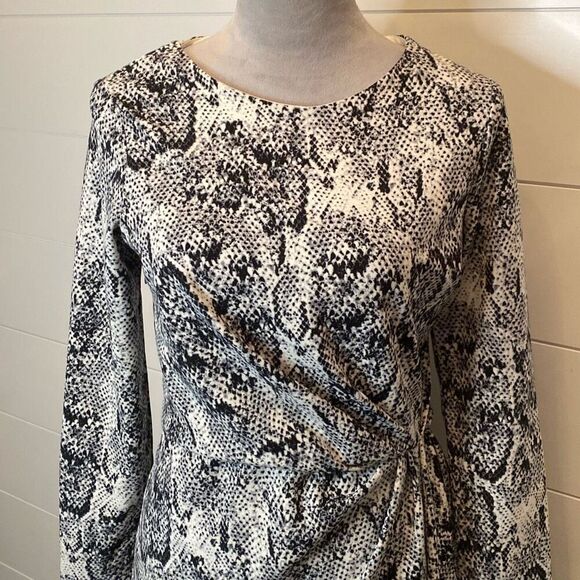 Julia Jordan black and white snakeskin print asymmetrical mini dress - Picture 2 of 11